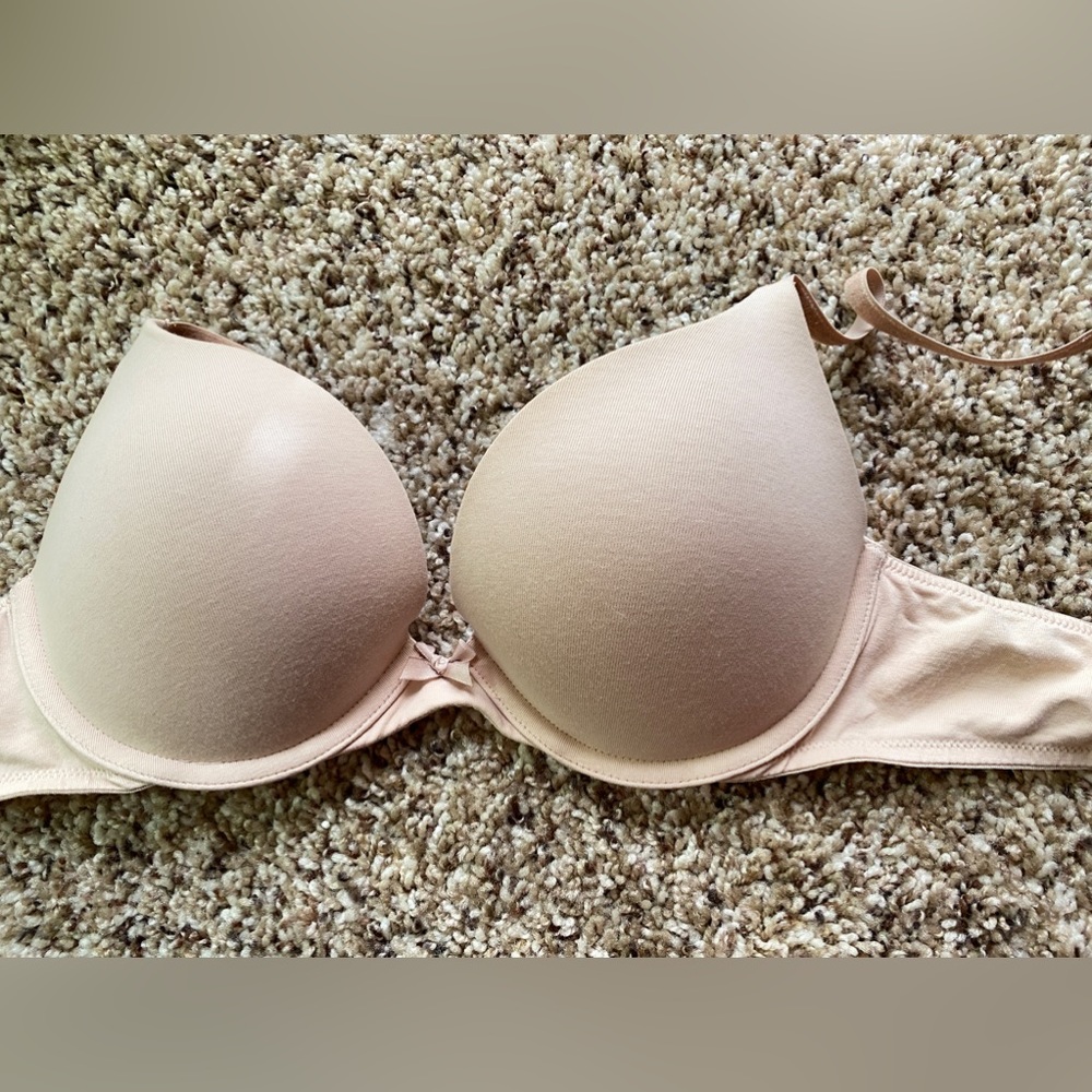 Victoria's Secret Plunge Soutien Gorge Plongeant Bra in nude beige 36B
